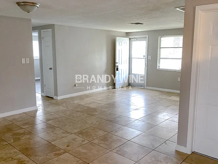 7317 Oak Crest Dr — Photo 4