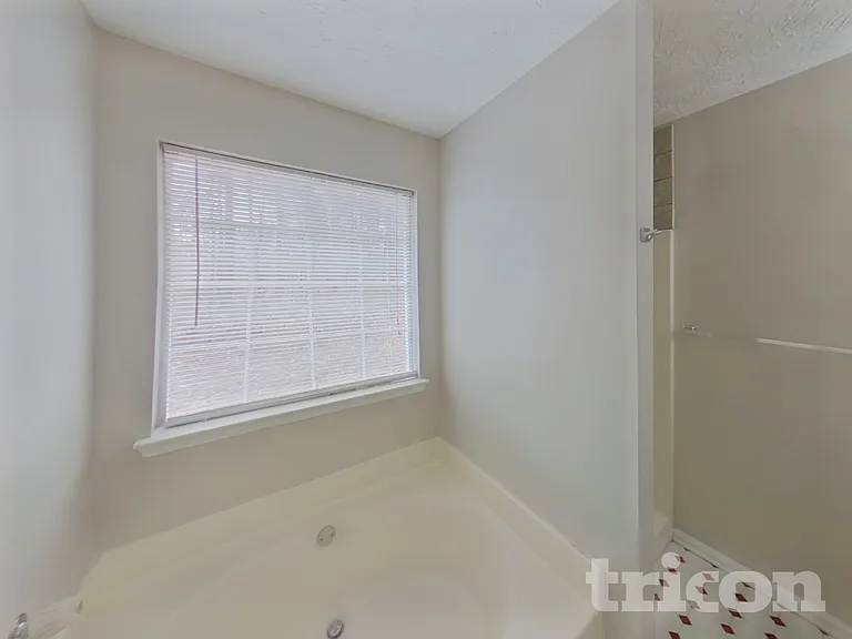 5085 Forest View Trl — Photo 9