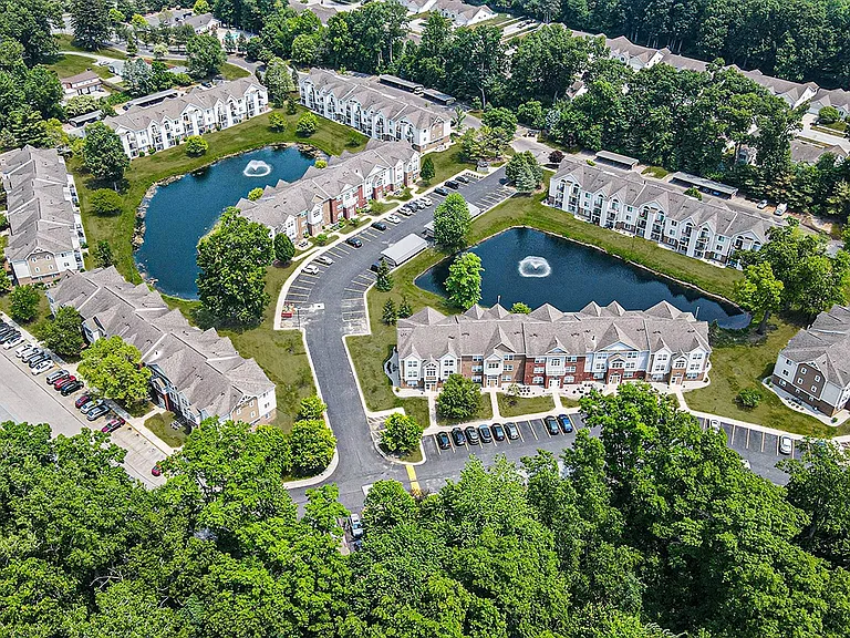 Orchard Lakes Apartments — Photo 36