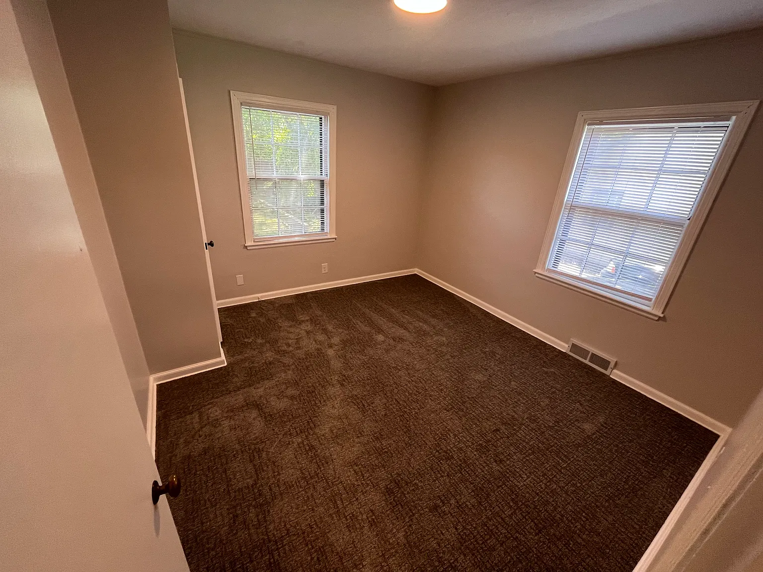 2 bed, 800 sqft, $1,050 — Photo 2