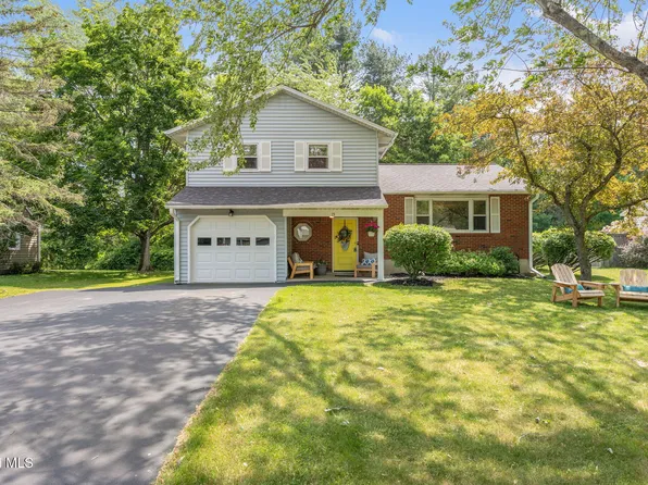 15 Longmeadow Drive, Delmar, NY 12054