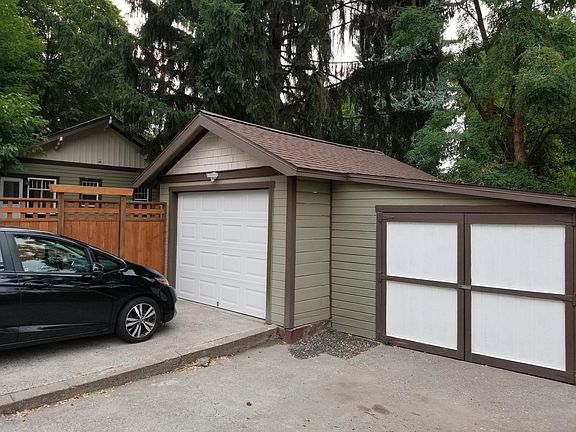 4th image of 1335 E Nina Ave