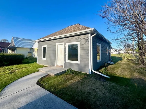 140 S 12th Ave, Burwell, NE 68823