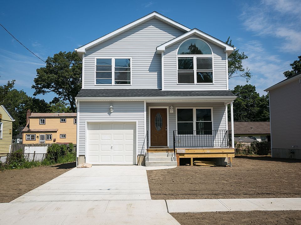 1st image of 135 Gormley Ave