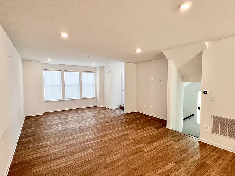 310 Andrew Ct — Photo 23