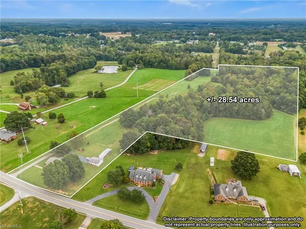 1435 Thomas Rd #15, Lexington, NC 27295