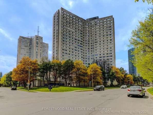 3700 Kaneff Cres #2202, Mississauga, ON L5A 4B8