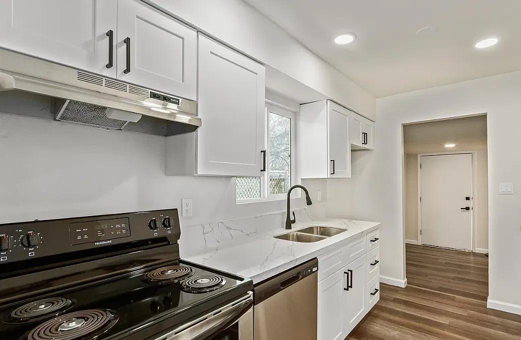 3 bed, 837 sqft, $1,550 — Photo 2