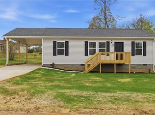 540 E South 5th St, Seneca, SC 29678