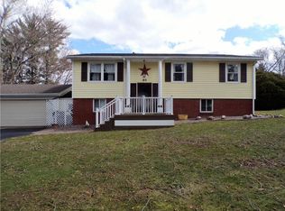 90 Cambridge Rd, Hilton, NY 14468