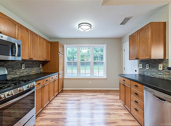 4th image of 13933 Ballyshannon Ln