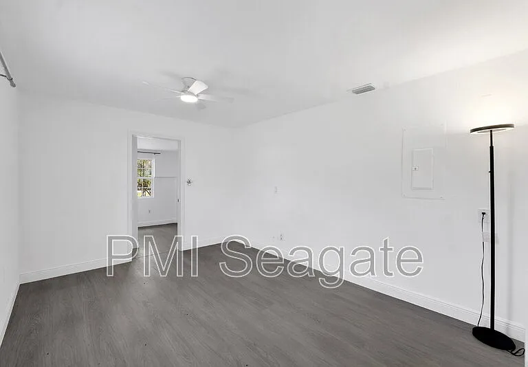 11448 68th St N — Photo 48