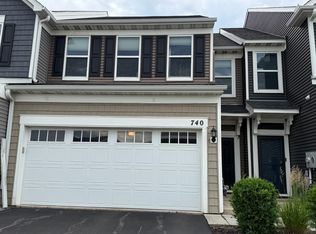 740 Maggie Way, Chanhassen, MN 55317