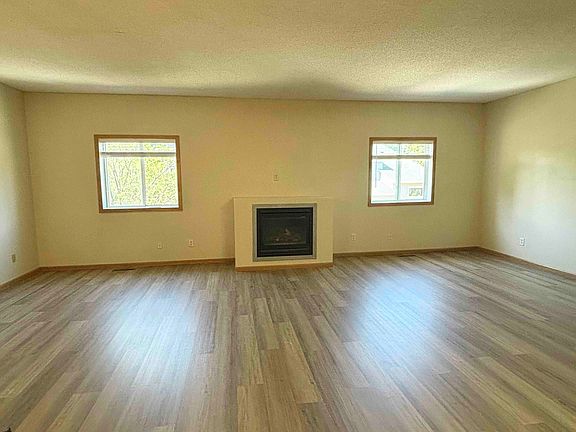 3rd image of 657B Kingfisher Ln #B