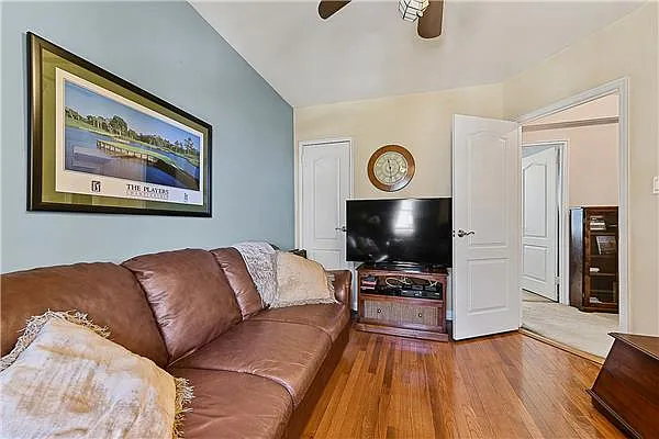 Sold by Exclusive Properties Sotheby's International Realty | media 21