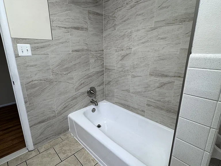 400 Riverside Dr #212 — Photo 9