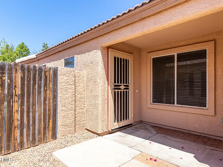 4634 E Grovers Ave — Photo 46