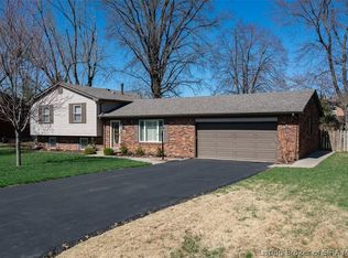 2103 Saint Andrews Rd, Jeffersonville, IN 47130