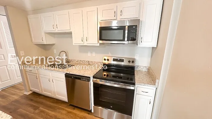 2865 Chatsworth Way — Photo 4