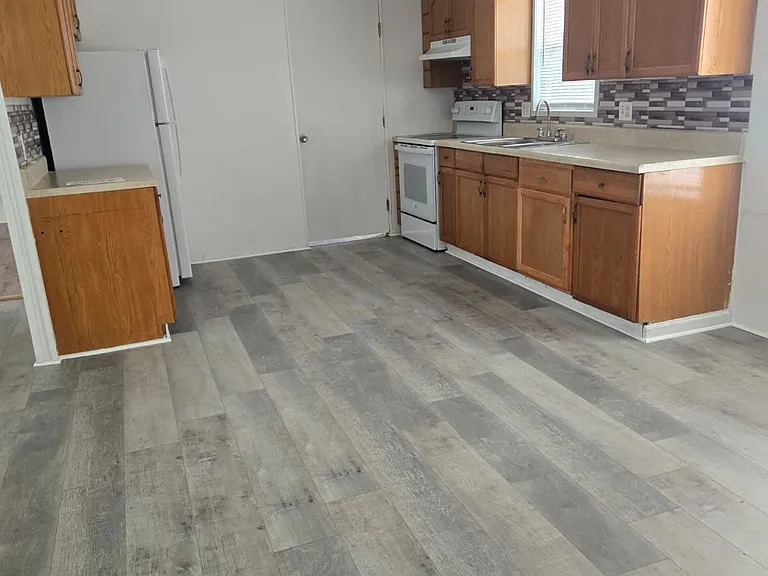 1006 W Maxanna Blvd — Photo 8