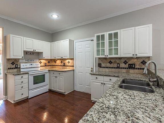 4th image of 2965 Georgian Manor Dr