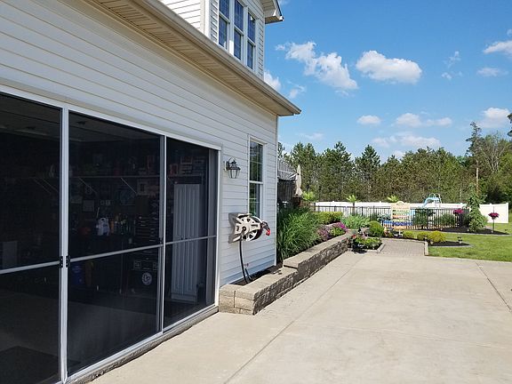 2.5 car side load garage