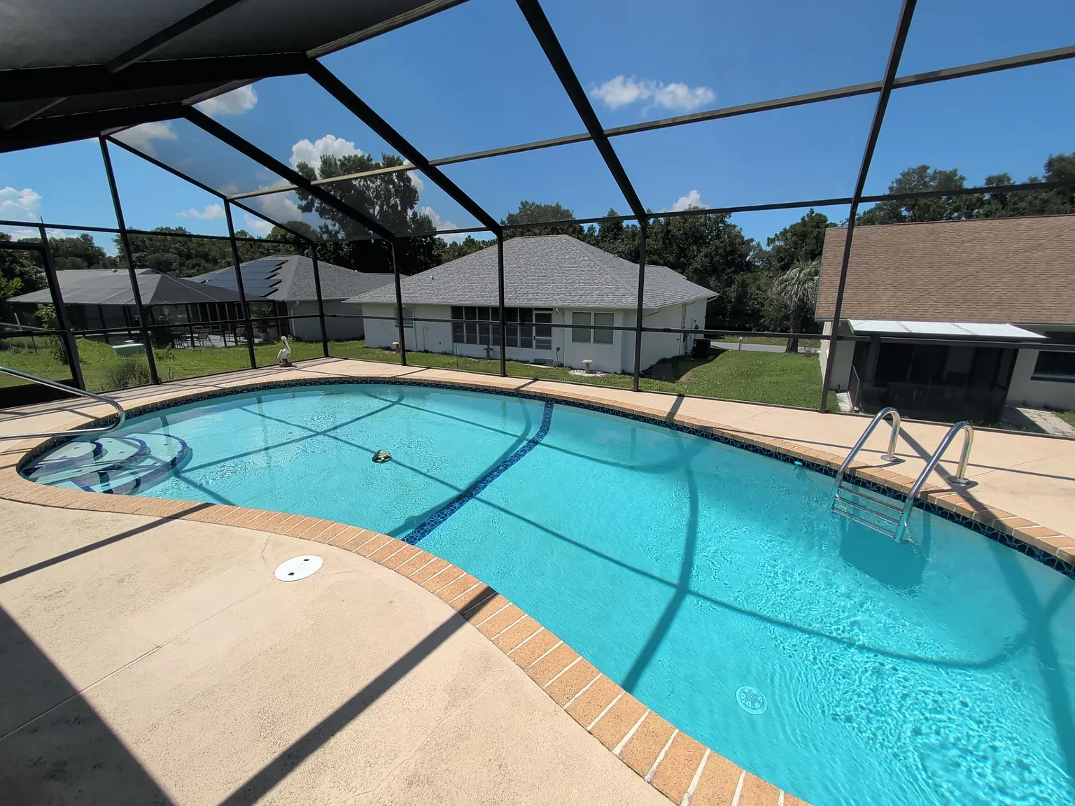 3 bed, 2.0 bath, 1745 sqft, $2,350 — Photo 2