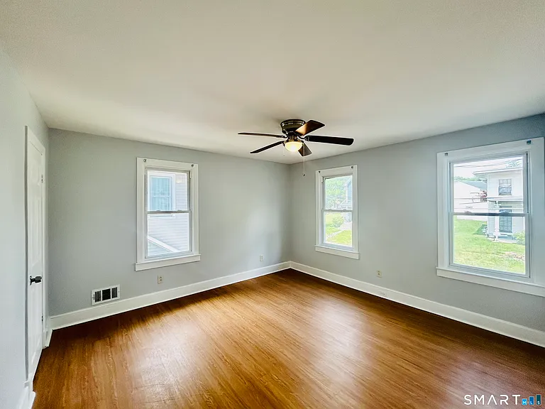 207 E Main St — Photo 6