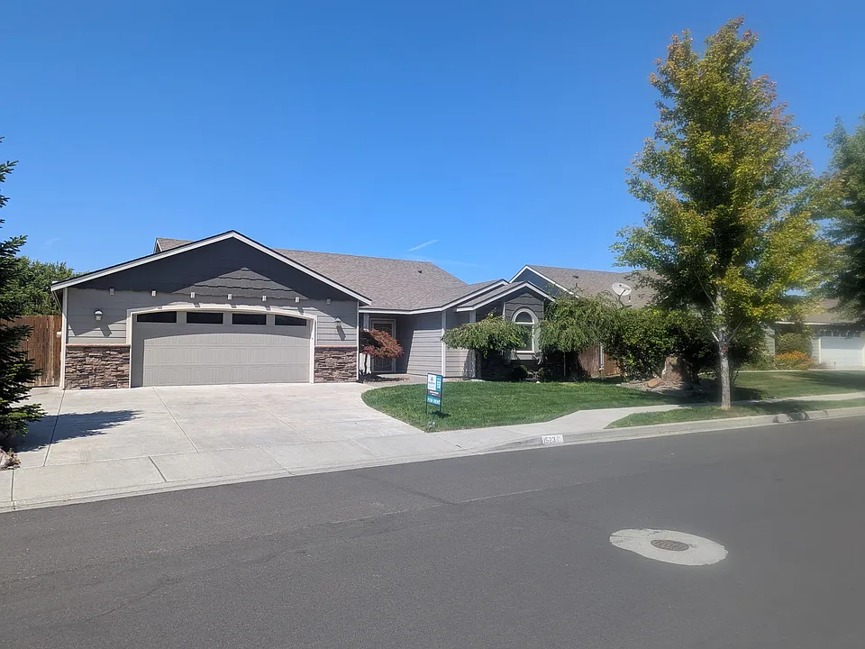 1523 Sacajawea Ave