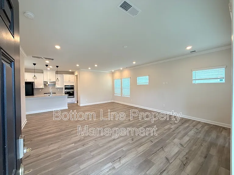 629 Cranford Dr — Photo 3