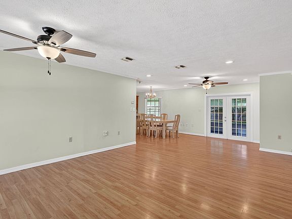 5th image of 5909 Spruce Drive