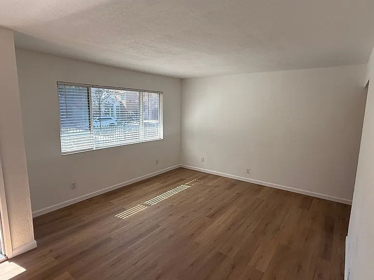 Willard Ave - 301 — Photo 23