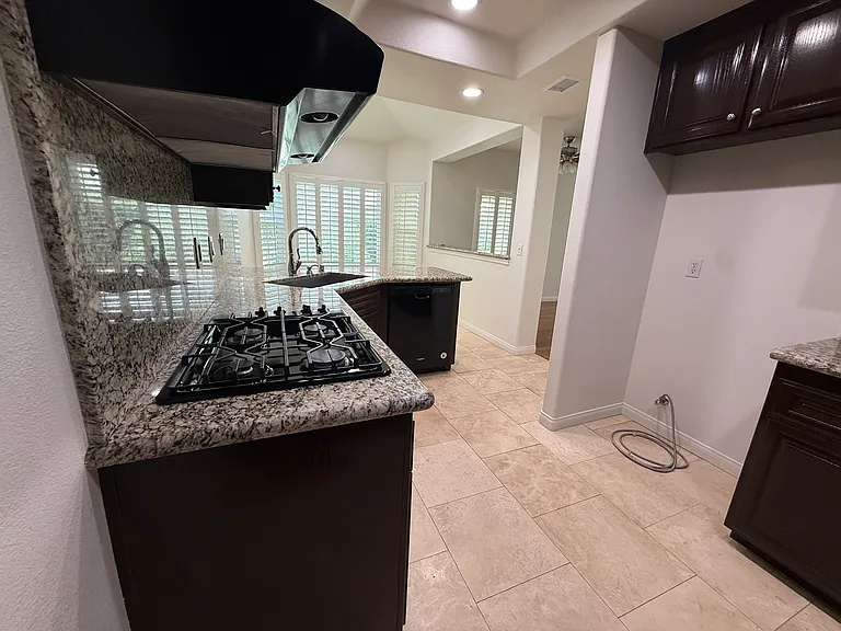 5615 Roundtree Pl — Photo 6
