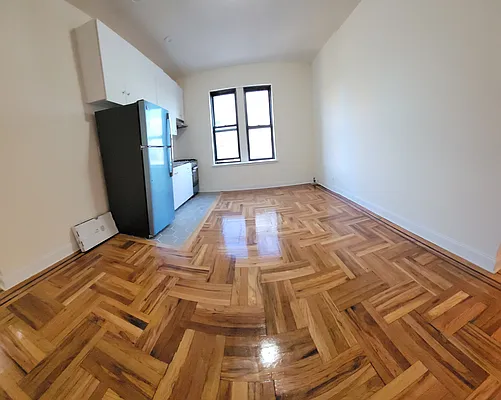 Rented by Metro Park Realty Inc | media 22