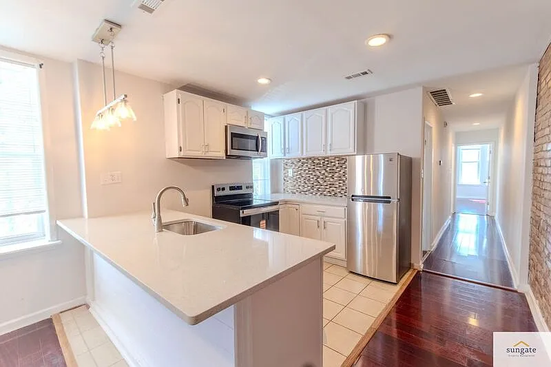 2 bed, 1.0 bath, 900 sqft, $1,400 — Photo 2