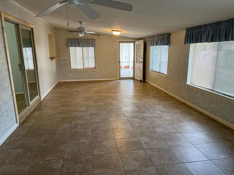 10946 W Canterbury Dr — Photo 26