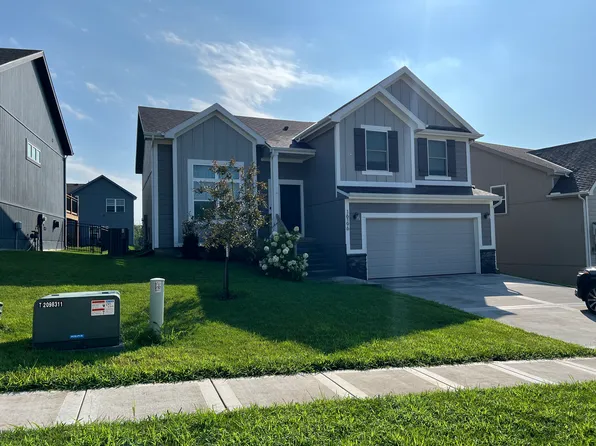 16196 Giorgia St, Parkville, MO 64152