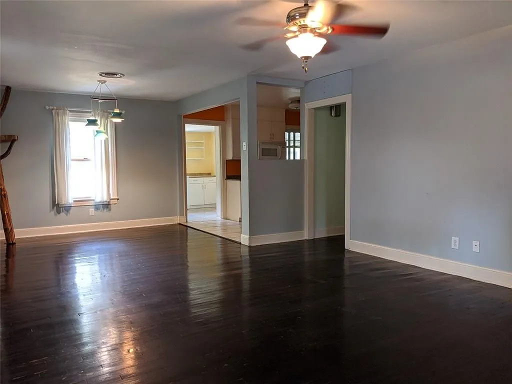 3 bed, 1.0 bath, 1308 sqft, $2,500 — Photo 2