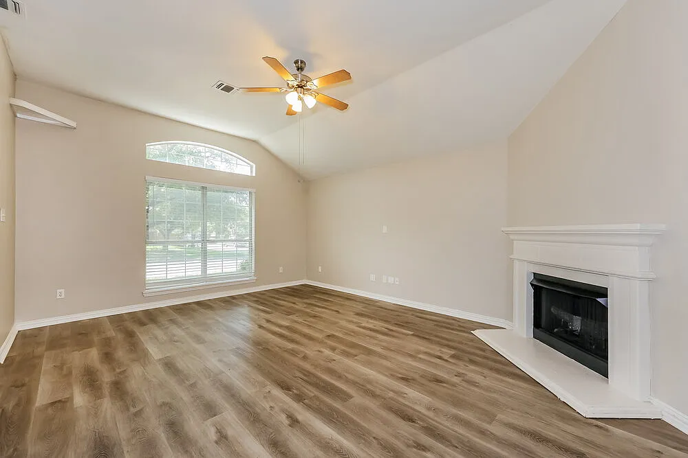 3 bed, 2.0 bath, 2012 sqft, $2,585 — Photo 4