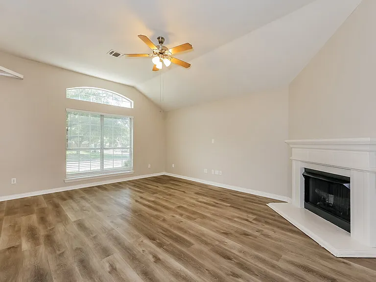 1601 Prescott Dr — Photo 3