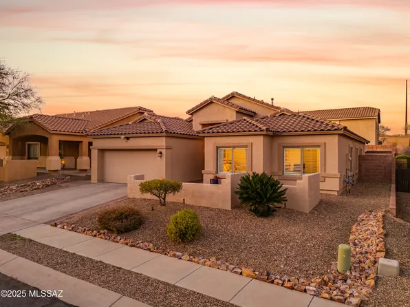 686 W Tremolo Ln, Oro Valley, AZ 85737