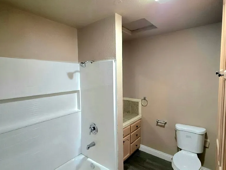 1308 W 83rd St — Photo 12
