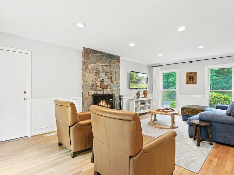 11002 Warwickshire Dr — Photo 29
