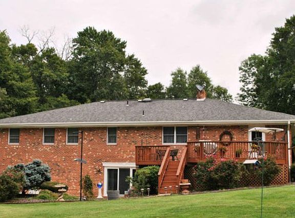 Back Yard
						:
						Sit on the deck, or on the patio, enjoy your lunch and listen to nature sing.
