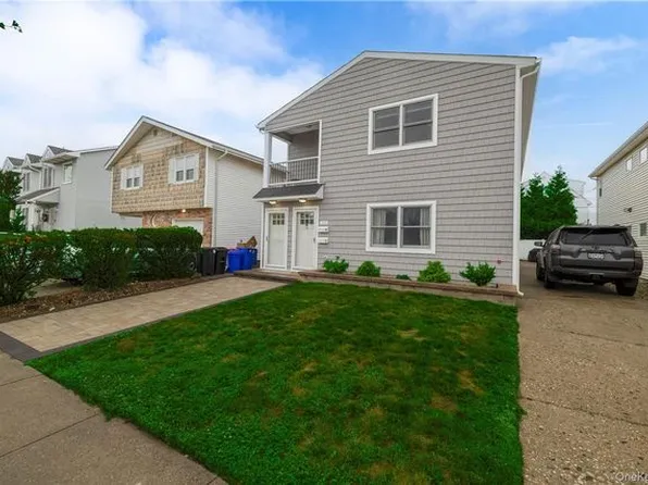 542 E Pine St, Long Beach, NY 11561