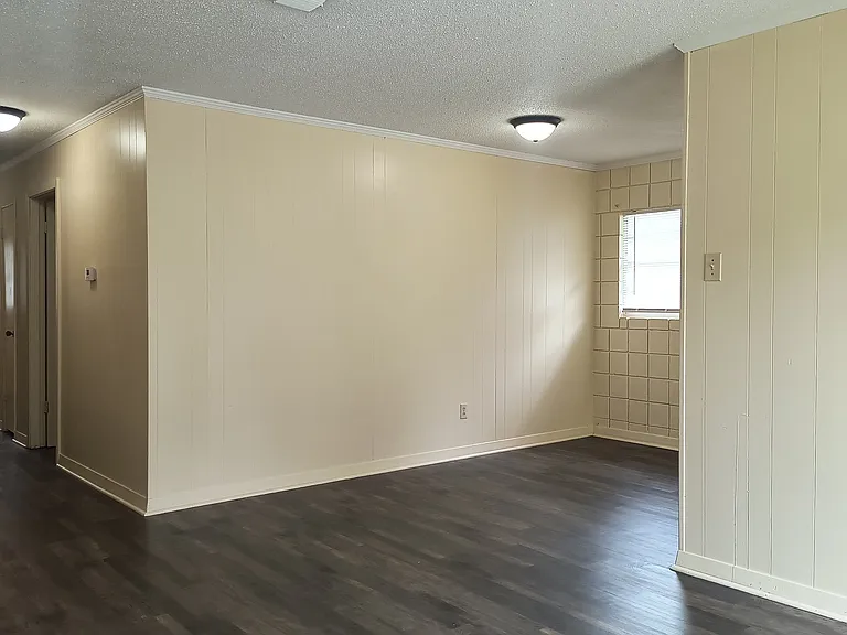3010 S Holly St — Photo 2