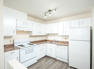 2203 38th St NW, Edmonton, AB T6L4E5