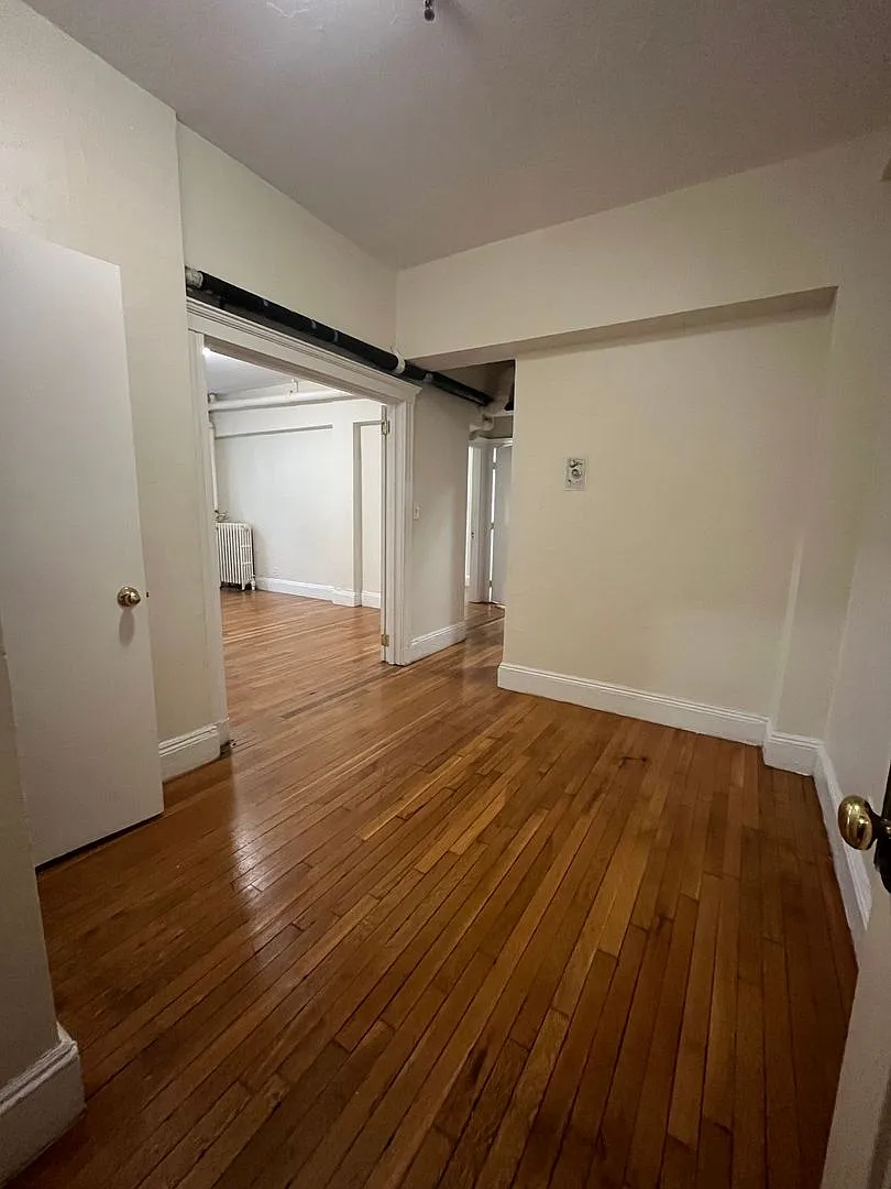 Huge 1 Bed (1.5 Bed) in Brighton — Photo 2