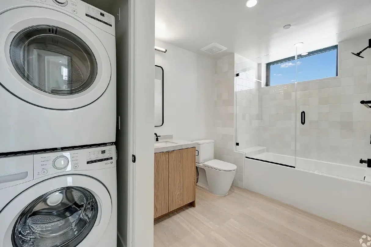 2 bed, 1000 sqft, $4,995 — Photo 3