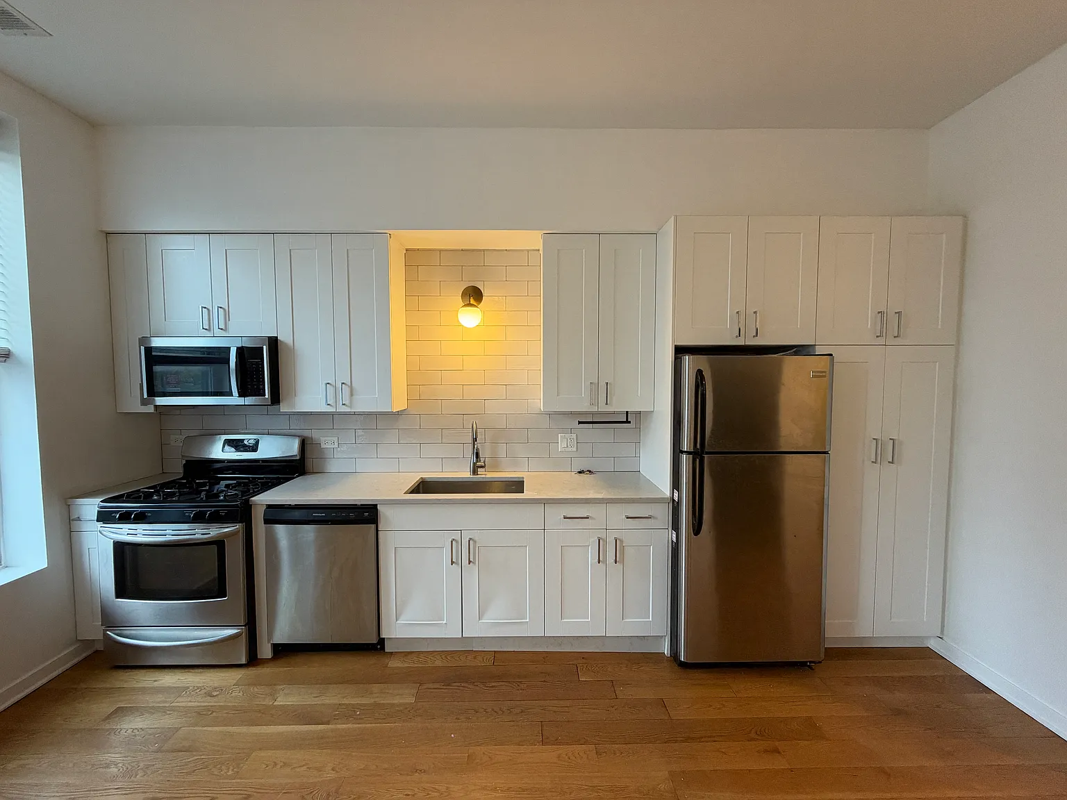 2 bed, 800 sqft, $2,395 — Photo 2